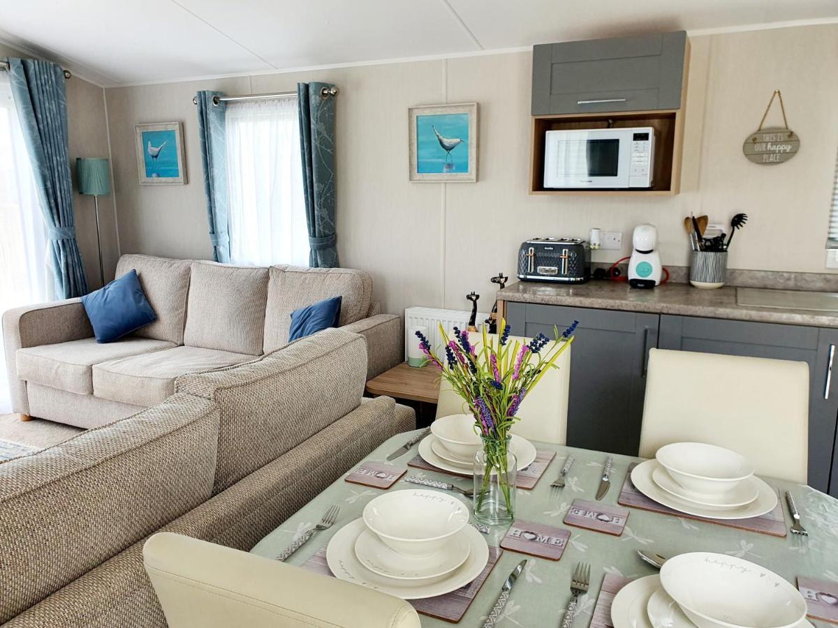Premium Accommodation With Luxury Hot-Tub And Decking Area, Near Fantasy Island 英戈尔德梅尔斯 外观 照片