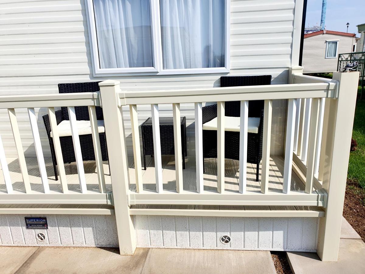 Premium Accommodation With Luxury Hot-Tub And Decking Area, Near Fantasy Island 英戈尔德梅尔斯 外观 照片