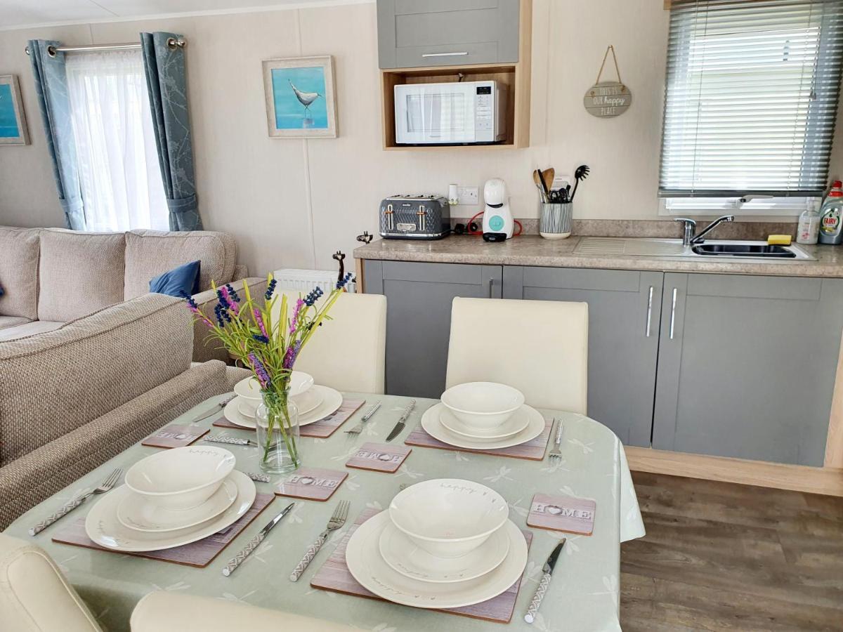 Premium Accommodation With Luxury Hot-Tub And Decking Area, Near Fantasy Island 英戈尔德梅尔斯 外观 照片