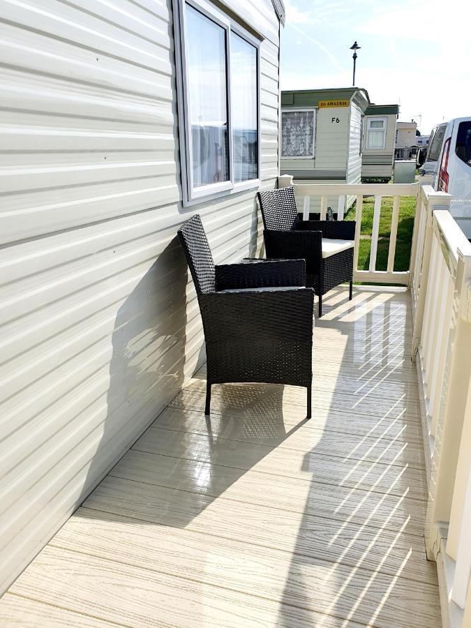 Premium Accommodation With Luxury Hot-Tub And Decking Area, Near Fantasy Island 英戈尔德梅尔斯 外观 照片