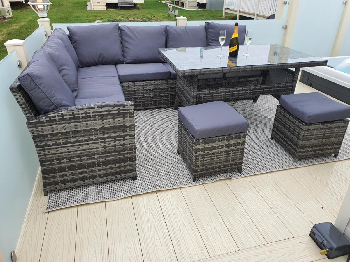 Premium Accommodation With Luxury Hot-Tub And Decking Area, Near Fantasy Island 英戈尔德梅尔斯 外观 照片