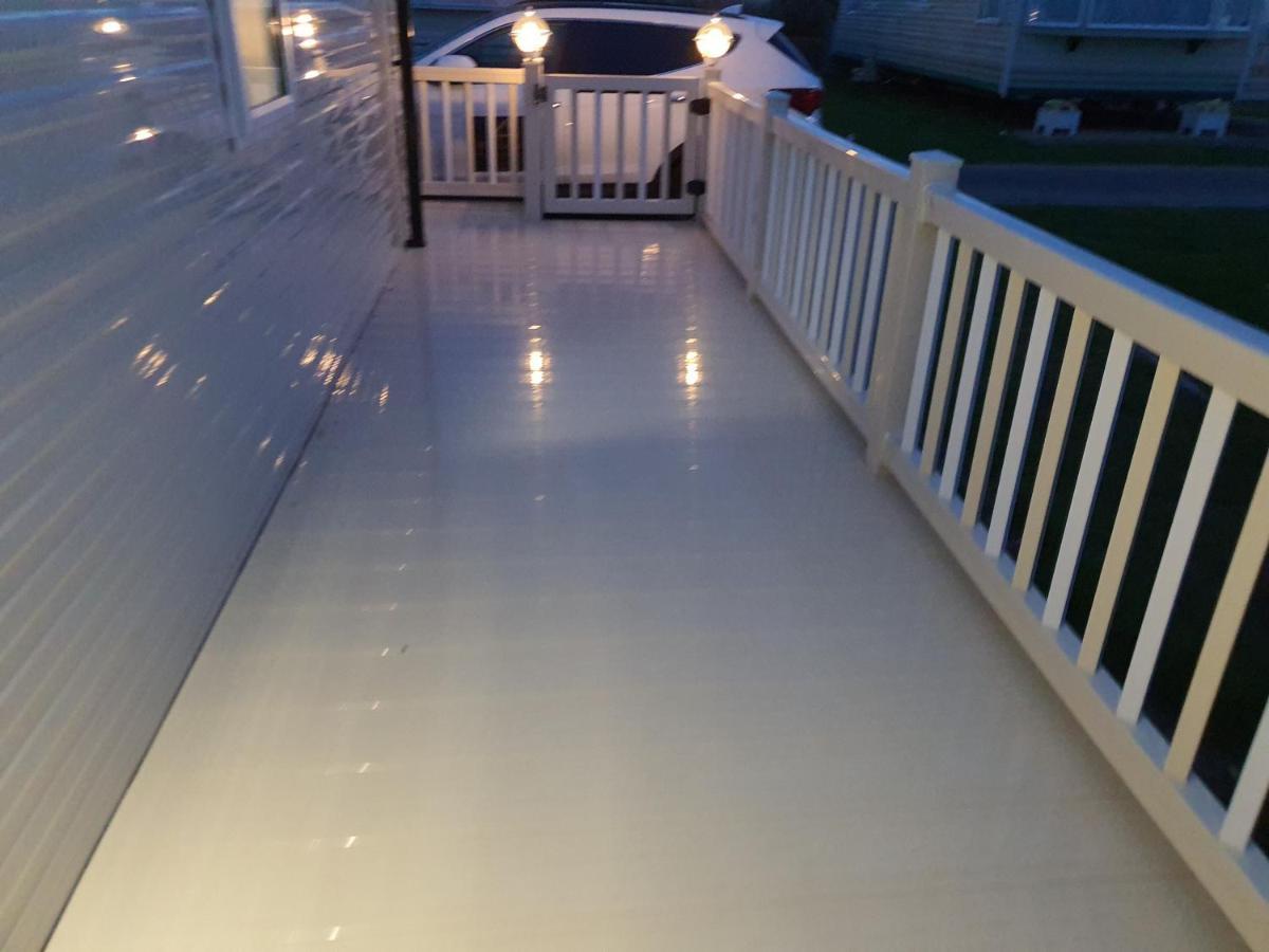 Premium Accommodation With Luxury Hot-Tub And Decking Area, Near Fantasy Island 英戈尔德梅尔斯 外观 照片